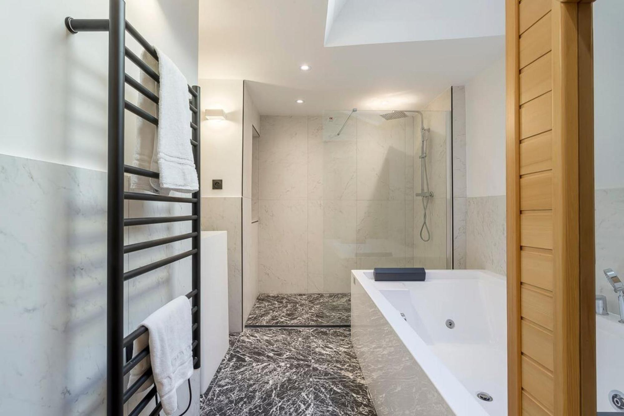 Victor Hugo Romantic Suite - Sauna Et Balneo Lyon Exterior photo