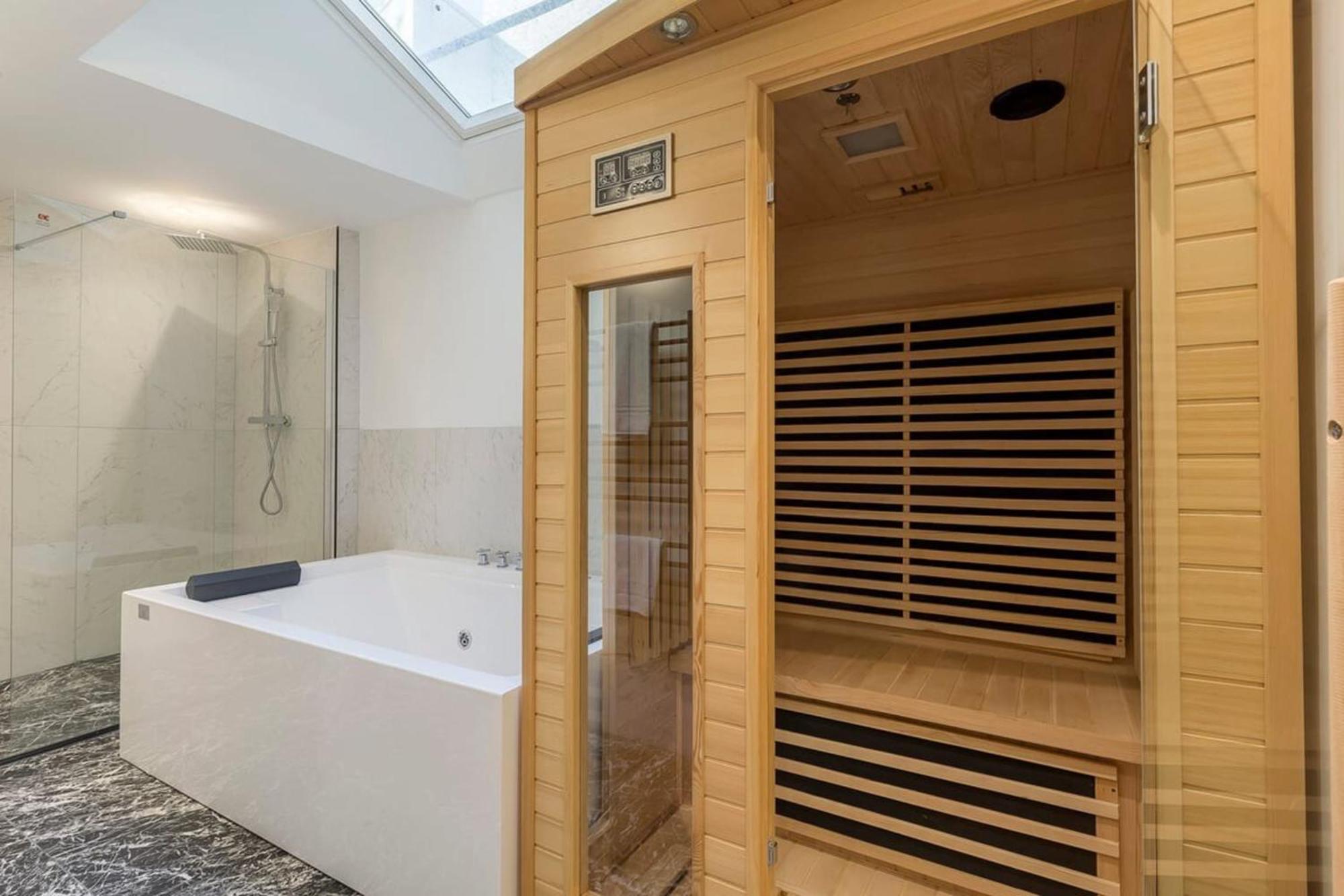 Victor Hugo Romantic Suite - Sauna Et Balneo Lyon Exterior photo
